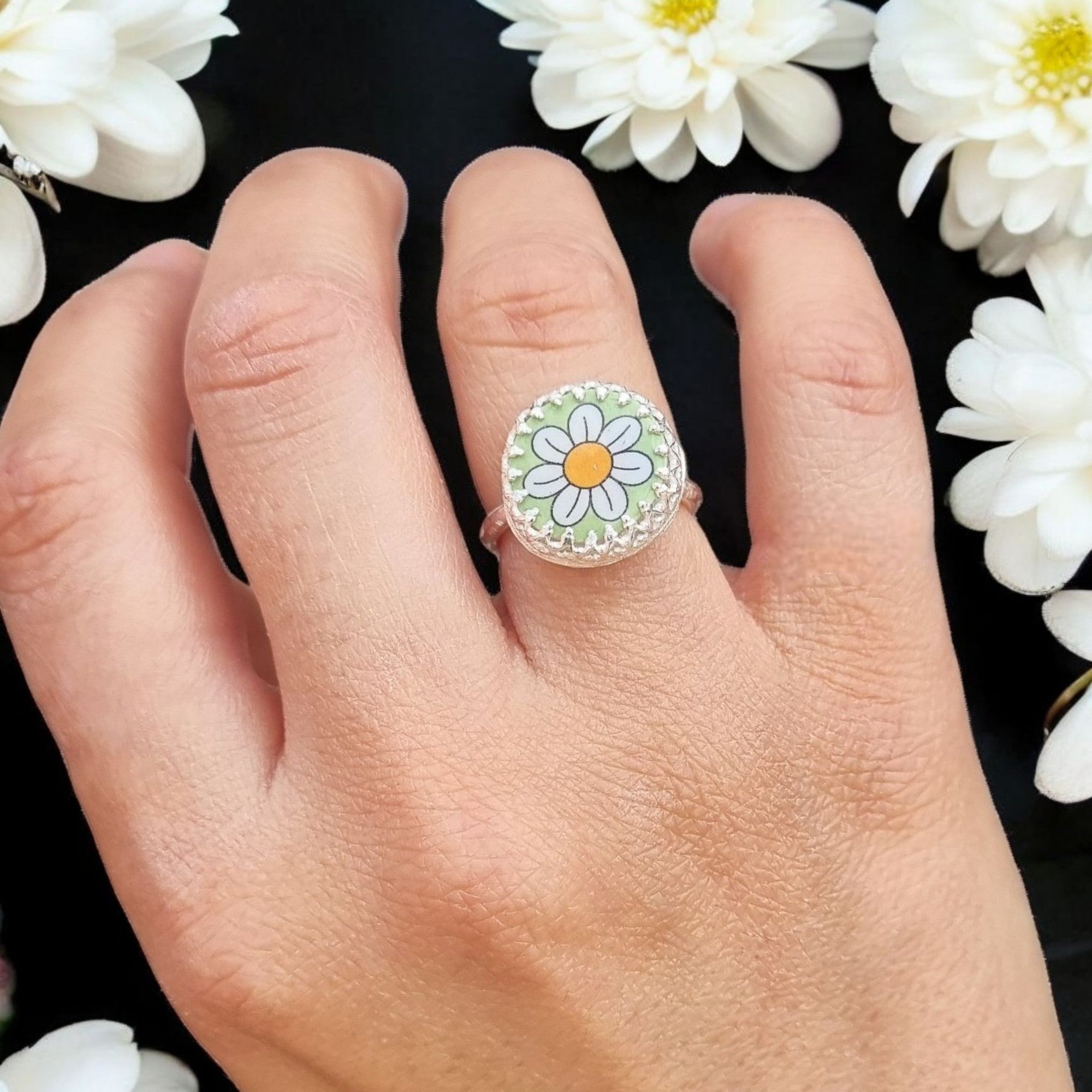 Green Daisy Medium Sized Ring
